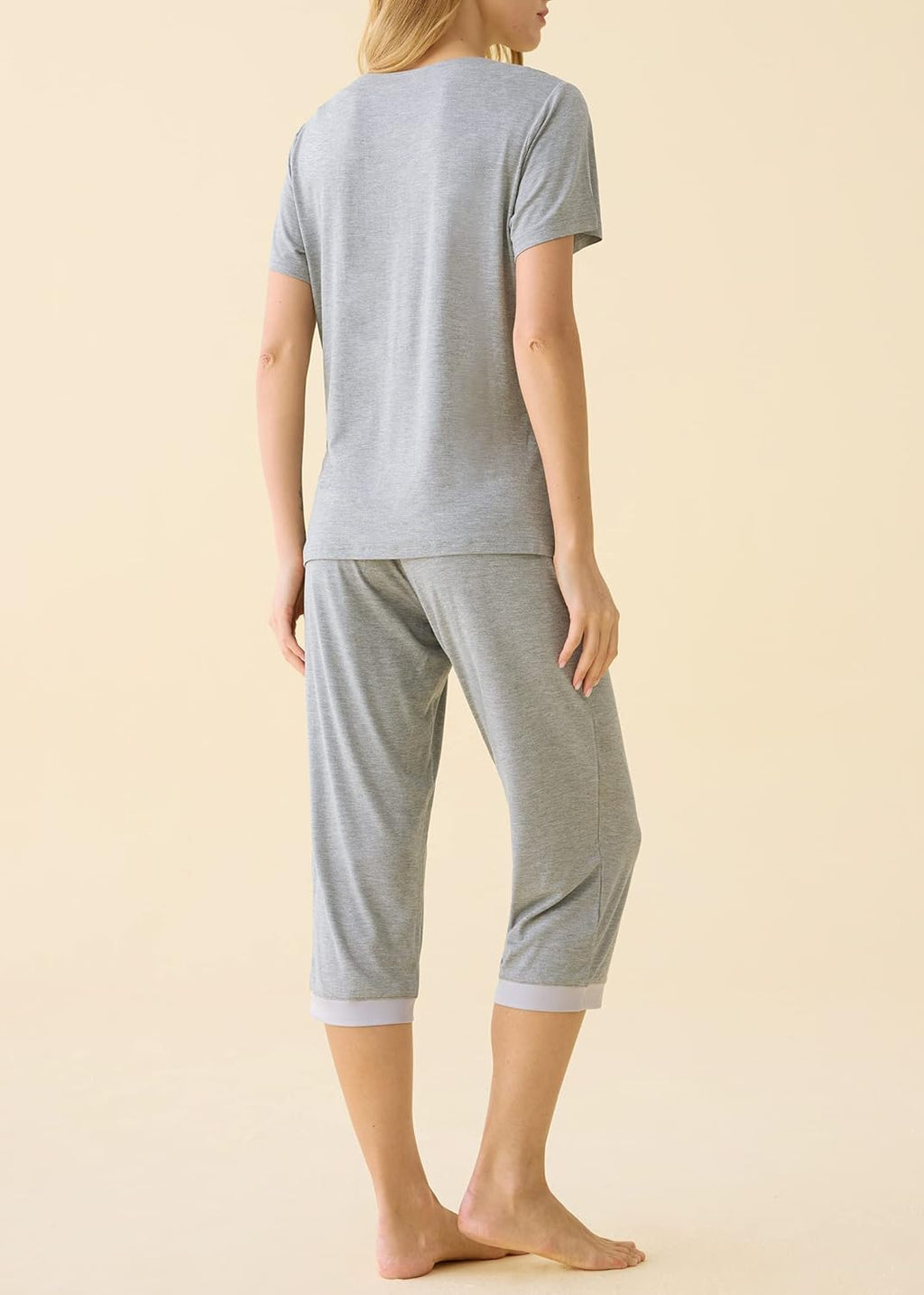 Chic Women's Pajama Set: Cozy Sleepwear Tops with Capri Pants
