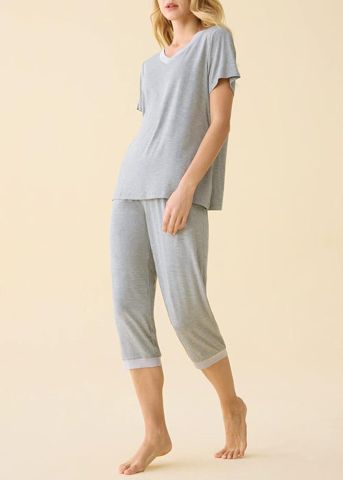 Chic Women's Pajama Set: Cozy Sleepwear Tops with Capri Pants