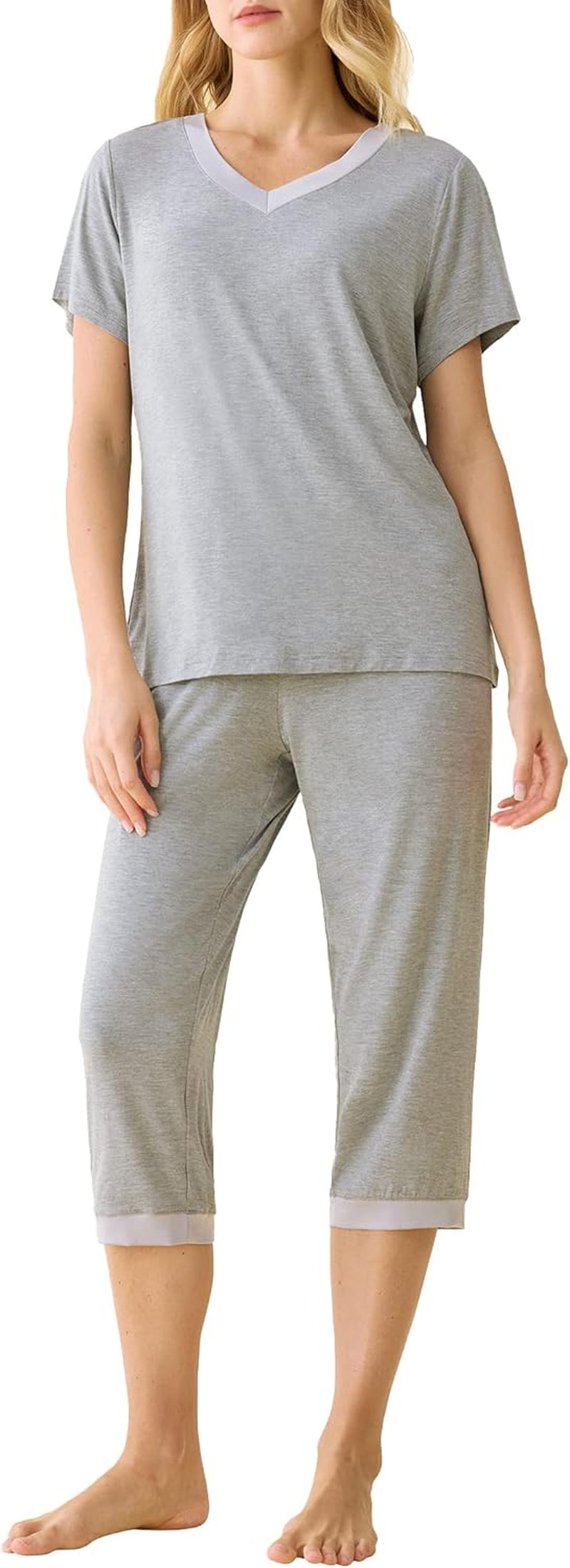Chic Women's Pajama Set: Cozy Sleepwear Tops with Capri Pants