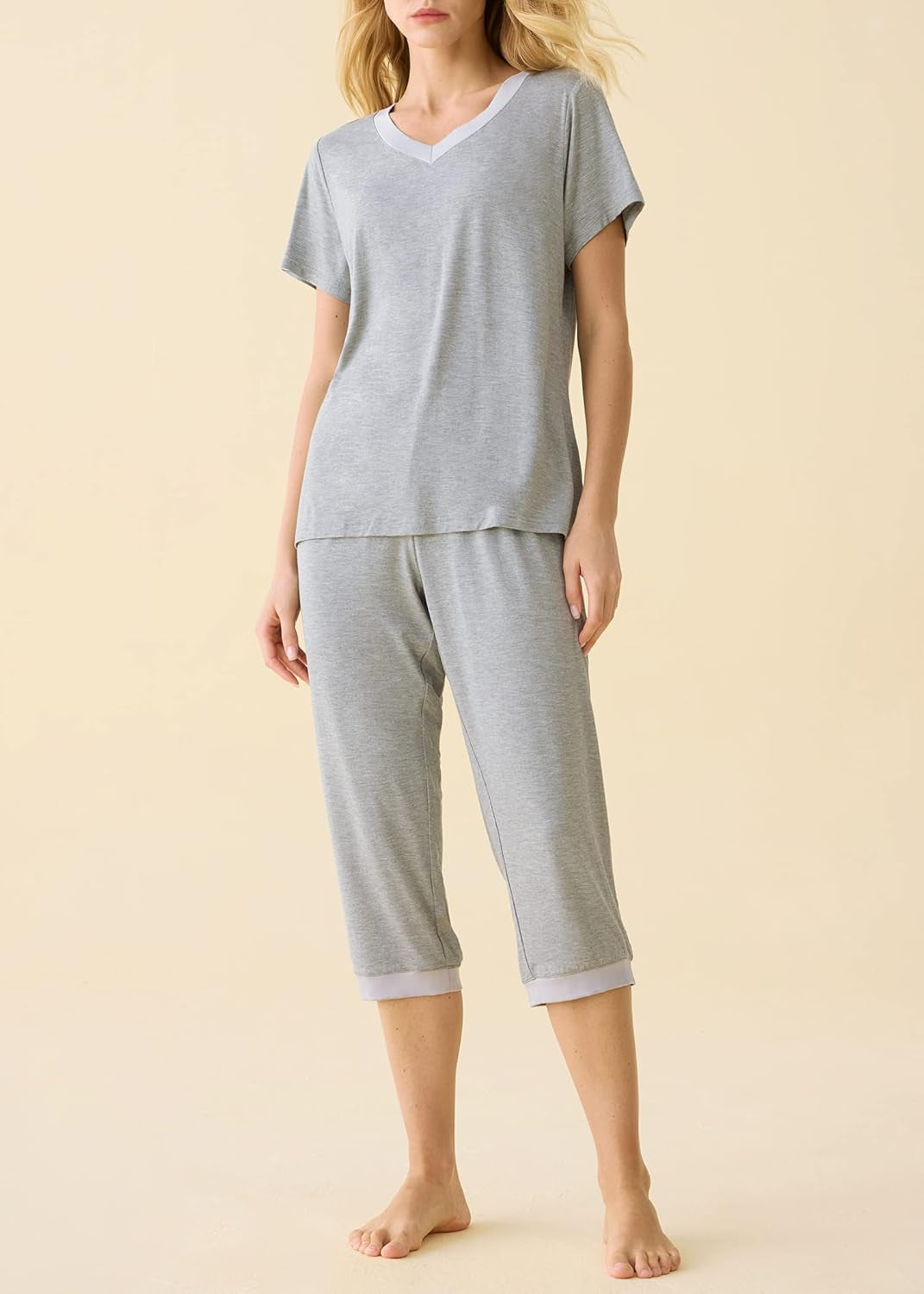 Chic Women's Pajama Set: Cozy Sleepwear Tops with Capri Pants