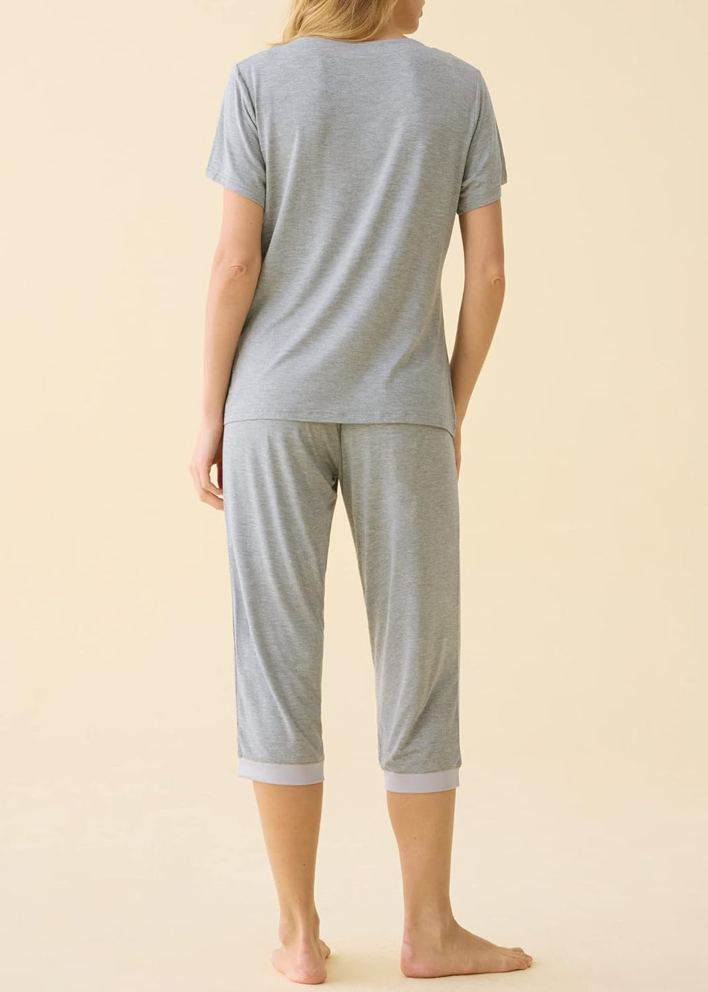 Chic Women's Pajama Set: Cozy Sleepwear Tops with Capri Pants